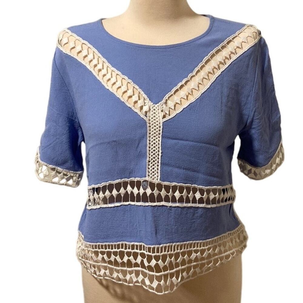 DO+BE Top Womens Small Blue White Crochet Trim Round Neck Short Sleeve Boho Chic